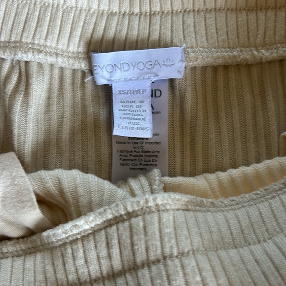 Beyond Yoga Ribbed Cream Set - Picture 7 of 8
